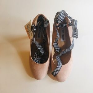 Steve Madden Lilly Blush Suede Leather Heel Sz 7M.